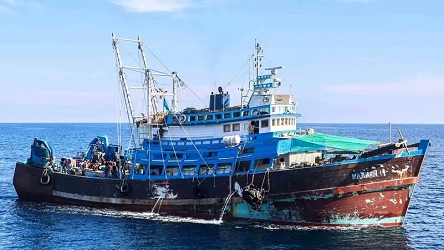 Angkatan Laut AS Cegat Kapal Yang Akan Menyeludupkan Amunisi Ke Pemberontak Syi'ah Houtsi